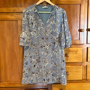 Alice + Olivia Blue, White, and Brown Short Sleeve Dress